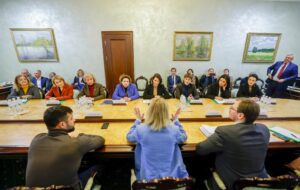 Solidarität mit der Ukraine, Zusage weiterer Hilfe: Europa-Politikerinnen in Kiew. Foto: Hans Hofer