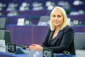 Angelika Winzig, Mitglied des Europäischen Parlaments: Gratis-Roaming für Österreichs Nachbarn. Foto: Büro MEP Winzig
