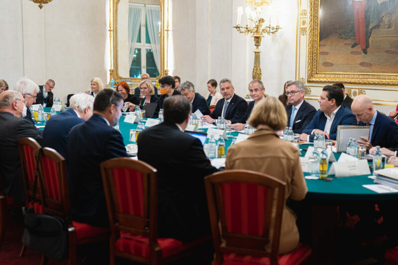 Am Mittwochabend tagte das Krisenkabinett der Bundesregierung zu den Themen Energie, Finanzen und Wirtschaft. Foto: BKA / Schrötter Am Mittwochabend tagte das Krisenkabinett der Bundesregierung zu den Themen Energie, Finanzen und Wirtschaft. Foto: BKA / Schrötter