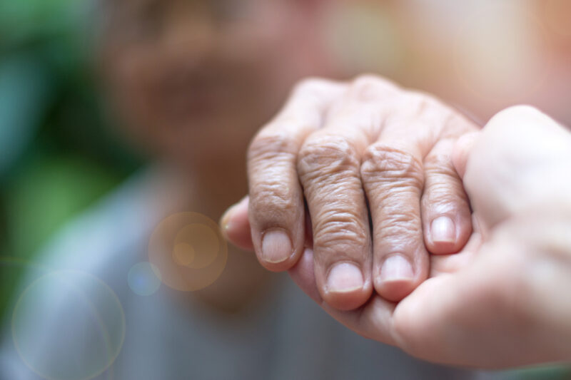 2023 steht ganz im Zeichen der Umsetzung des Pflegepakets. Das Sozialbudget wird um 774 Millionen Euro erhöht. Foto: istock/Pornpak Khunatorn 2023 steht ganz im Zeichen der Umsetzung des Pflegepakets. Das Sozialbudget wird um 774 Millionen Euro erhöht. Foto: istock/Pornpak Khunatorn