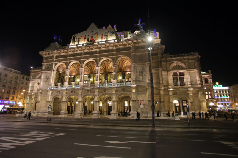 Bundestheater und Bundesmuseen erhalten kommendes Jahr mehr Geld. Das Kunst- und Kulturbudget steigt insgesamt um rund 11 Prozent. Foto: istock / ZvonimirAtleti Bundestheater und Bundesmuseen erhalten kommendes Jahr mehr Geld. Das Kunst- und Kulturbudget steigt insgesamt um rund 11 Prozent. Foto: istock / ZvonimirAtleti