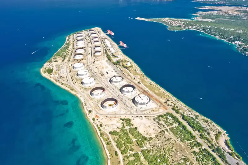 Der LNG-Terminal am Energiehafen auf der kroatischen Insel Krk ist für Österreich ein wichtiger strategischer Knotenpunkt für den Ausbau alternativer Energierouten, so Nehammer. Foto: istock/xbrchx