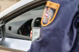 Vor einem Monat wurde durch Innenminister Gerhard Karner und Staatssekretär für Digitalisierung Florian Tursky der digitale Führerschein präsentiert – der erste digitale Ausweis Österreichs. Dieser wurde seither 115.249 mal heruntergeladen. Foto: BMI / Schober
