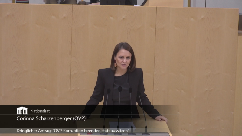 In ihrer Rede im Nationalrat, anlässlich der Sondersitzung, analysiert die Abgeordnete Corinna Scharzenberger die Ergebnisse des Untersuchungsausschusses. Foto: Screenshot / Zur-Sache