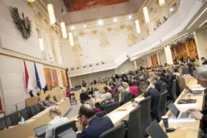 Fünf Jahre lang diente der große Redoutensaal in der Wiener Hofburg als Ort für die Plenarsitzungen des National- und Bundesrates. Am Donnerstag ertönt dort zum letzten Mal die Parlamentsglocke. Foto: Parlamentsdirektion / Ulrike Wieser