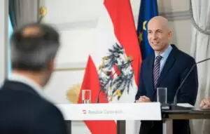 Unternehmen können mit einer Ausweitung der Energiekostenzuschüsse rechnen. Für Wirtschaftsminister Kocher wird Österreichs Standort dadurch wettbewerbsfähig bleiben. Foto: BKA / Christopher Dunker