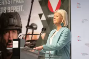 Im Jahr hatte Österreich die Präsidentschaft der „Central European Defence Cooperation“ (CEDC) inne. Im Zentrum der Gespräche waren vor allem der Ukraine Krieg, die Inklusion der Westbalkanländer in die CEDC und die Förderung der regionalen Kooperation bevor im kommenden Jahr Tschechien die Präsidentschaft übernimmt. Foto: Laura Heinschink