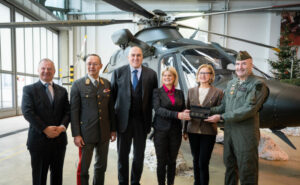 Das Bundesheer bezieht bereits Hubschrauber Leonardo AW169: Klaudia Tanner mit Ressortkollegen Guido Crosetto