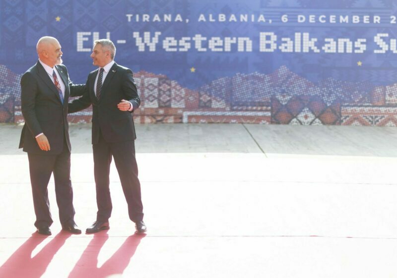Für eine Heranführung des Westbalkan an die EU und gegen eine Schengen Erweiterung. Kanzler Karl Nehammer am Dienstag in Tirana. Foto: BKA/Wenzl