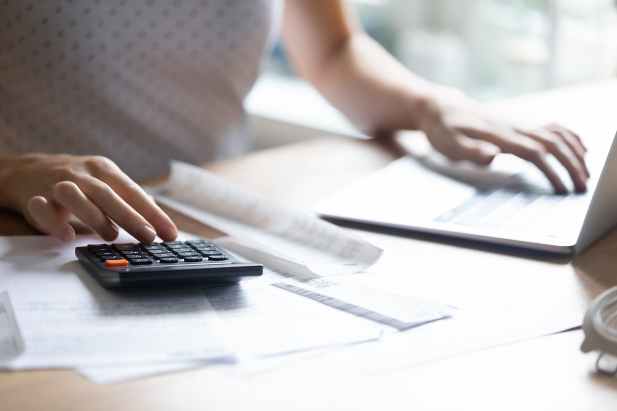 Um das Bewusstsein für einen sorgsamen Umgang mit Finanzen zu stärken, wurde die Nationale Finanzstrategie im Regierungsprogramm verankert. Finanzminister Magnus Brunner stellt einen ersten Zwischenbericht vor. Foto: fizkes