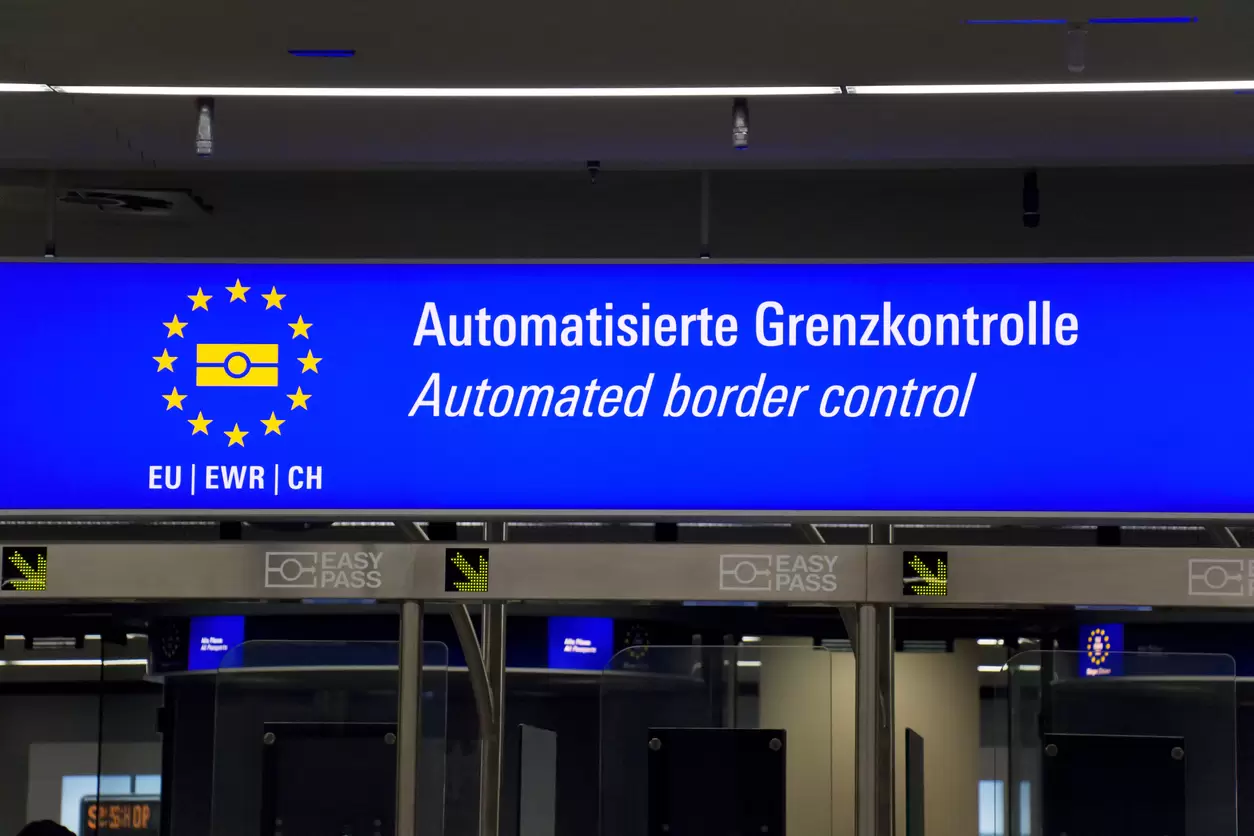 Mit einer automatischen Fingerabdruck-Registrierung von Migranten soll die Asylpolitik europaweit reformiert werden. Foto: Wicki58/iStock