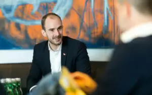 Die Sicherheitsforschung wird um einen Cybersecurity-Schwerpunkt ergänzt und der Etat auf 19 Mio. € aufgestockt, das gab Staatssekretär für Digitalisierung, Florian Tursky am Montag im Rahmen eines Hintergrundgespräches bekannt. Foto: BMF / Dunker