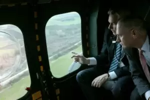 Innenminister Gerhard Karner nennt die Risiken für Österreichs Sicherheit: Eines davon ist die Schlepperkriminalität. Im Bild Karner und Bundeskanzler Karl Nehammer bei der Besichtigung der Grenze Bulgariens. Foto: Bka/Andy Wenzel