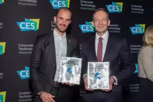 Am Foto: Staatssekretär Florian Tursky und der deutsche Bundesminister für Verkehr und digitale Infrastruktur Volker Wissing auf der CES. Österreich wurde für seine technische Innovation ausgezeichnet. Foto: CES