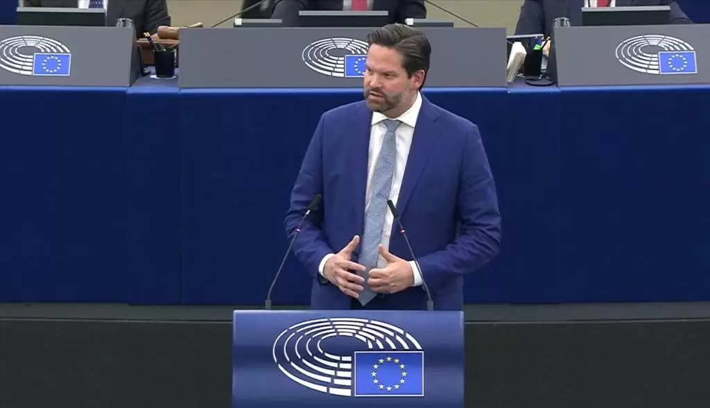 Lukas Mandl, Mitglied des Europäischen Parlaments (EVP), fordert strengere Vorgangsweise gegen Cybermobbing, unter dem Jugendliche besonders leiden. Foto: EP/Büro Mandl