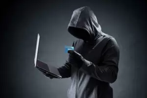 Cyber-Kriminalität sowie Deepfakes stellen die Behörden vor immer größere Herausforderungen. Klassische Delikte gehen gehen laut Sicherheitsbericht 2021 jedoch zurück. Foto: istock / BrianAJackson
