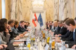 Es gibt viel zu tun für die Reformgruppe um die Zahl der offenen Stellen zu senken und die Beschäftigung anzuheben. Erste Ergebnisse erwartet sich die Regierung bis zum Ende des ersten Quartals 2023. Foto: BMAW/Holey