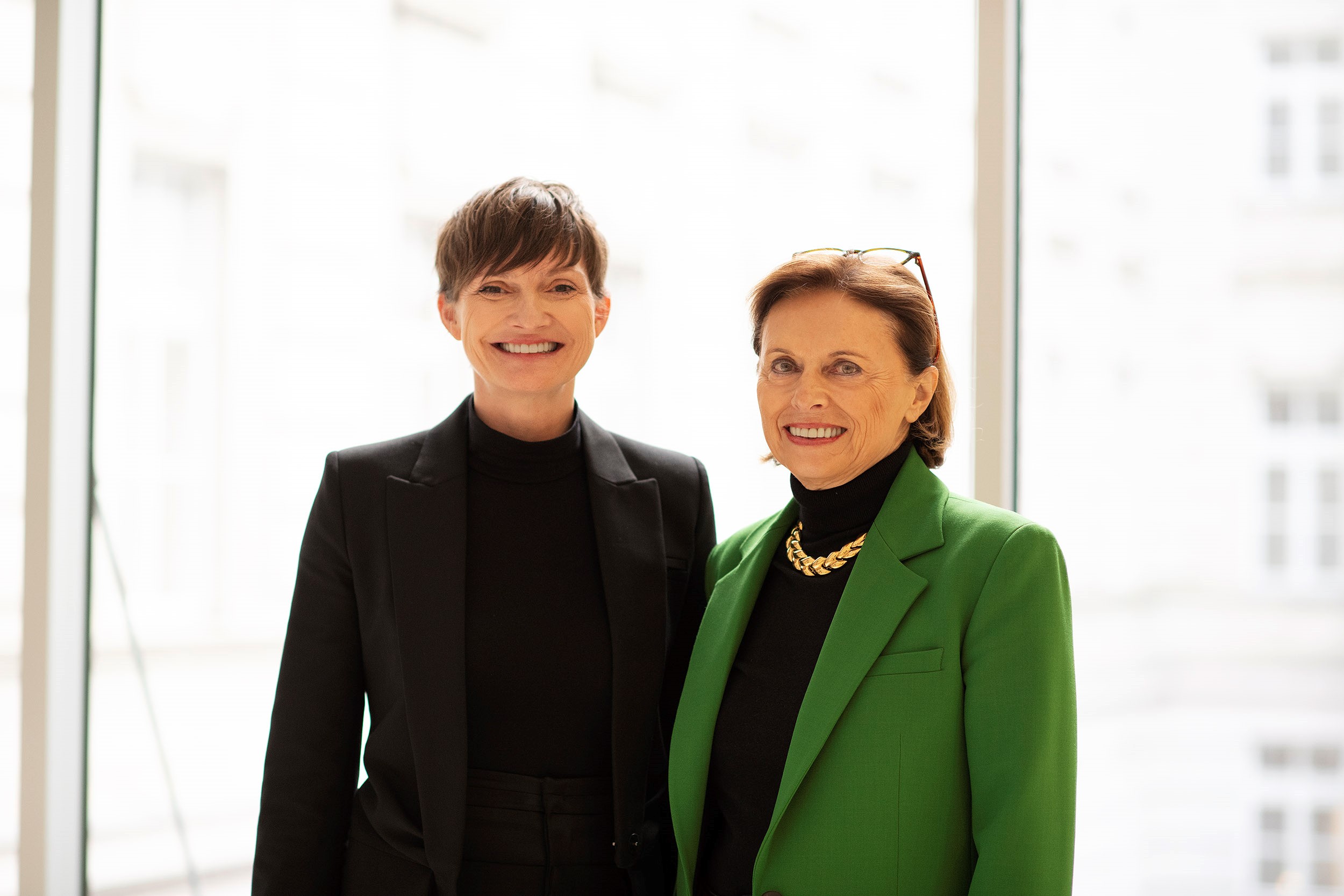 Ausgewiesene Tourismus- und Markenexpertin bernimmt
W-Geschftsfhrung Designierte neue Geschäftsführerin der Österreich Werbung: Astrid Steharnig-Staudinger (l.) mit Tourismus-Staatssekretärin Susanne Kraus-Winkler. Foto: Büro StS / Florian Payer