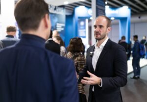 Auf der MWC freut sich Staatssekretär Florian Tursky vor allem darüber Innovationen "Made in Austria" vor den Vorhang zu holen. Österreich sei ein Mobilfunkland und daher gäbe es viel Potenzial, bekräftigt Tursky. Foto: BKA / Christopher Dunker