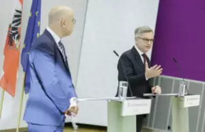 Krisenzeiten führen zu Rekordbudget: Finanzminister Magnus Brunner und WIFO-Direktor Gabriel Felbermayer. Foto: Andy Wenzel