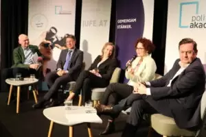 Panel (v.r.): Kurt Egger, Elisabeth Zehetner, Kristina Schröder, Daniel Varro, Claus Reitan. Foto: PolAk