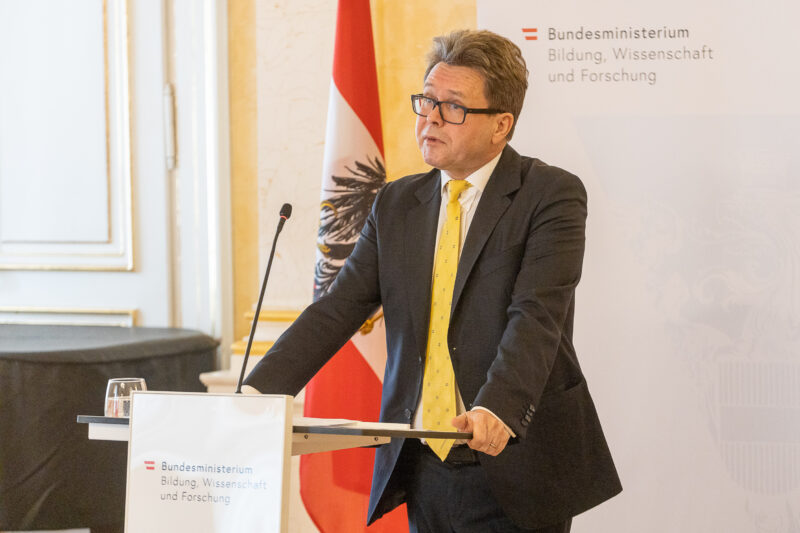 Mit einem neuen Fahrplan für die Fachhochschulen in Österreich stellte am Dienstag Bildungsminister Martin Polaschek die Weichen für die nächsten Jahre. Foto: Martin Lusser