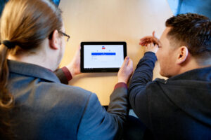 Die Arbeitslosigkeit ist weiter gesunken. Foto: AMS, Fotostudio B&G