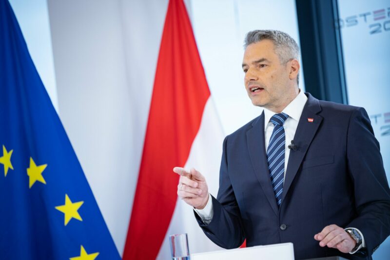 Nehammer-rechteHandzeigt Bundeskanzler Karl Nehammer im Klima-Klartext: Für Klimaschutz durch Technologie, Kreativität und Innovation. (Foto: Jakob Glaser)