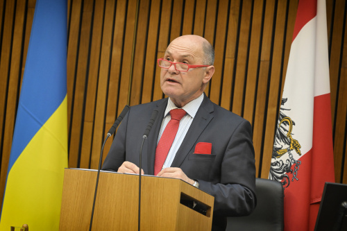 Nationalratspräsident Wolfgang Sobotka sagt der Ukraine weitere Unterstützung aus und durch Österreich zu. Foto: Parlament / Johannes Zinner