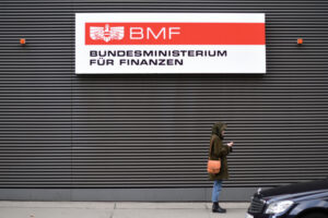 Das Finanzministerium sieht aufgrund der Vielzahl an Krisen die Mehrbelastungen für den Bund massiv angestiegen. Foto: istock/Spitzt-Foto