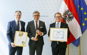 Magnus Brunner mit Walter Jöstl (l.) und Markus Stix (Bundesfinanzierungsagentur). Foto: Andy Wenzel