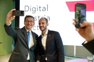 Die österreichweite "Digitale Kompetenzoffensive" findet auch in Oberösterreich Anklang. Wirtschaftslandesrat Markus Achleitner und Digitalisierungsstaatssekretär Florian Tursky gaben bei einer Pressekonferenz die Details bekannt. Foto: OÖ / Margot Haag