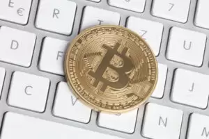 Digitale Tauschmittel und Anlageformen wie Bitcoin brauchen wegen der Unsicherheiten und Cyberkriminalität Regeln. Das Europäische Parlament setzte dazu erste Schritte. Foto: pixelio/Tim Reckmann