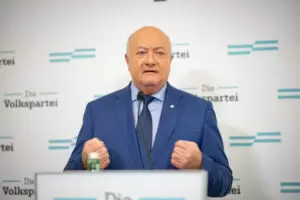 Es muss bei allen Parteien mit dem selben Maß gemessen werden, findet der ÖVP-Generalsekretär Christian Stocker. Er vermutet Unstimmigkeiten bei den Wahlkampfkosten der SPÖ und FPÖ aus 2019. Foto: ÖVP