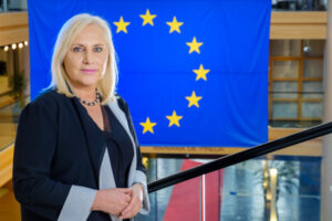 Mit der Einigung im Chip Act im Europaparlament kann Österreich zu einem Halbleiter-Hub werden. Winzig sieht in dieser Technologie die Zukunft in der Chip-Vorsorge. Foto: EVP / Lahousse