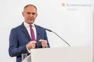 Innenminister Gerhard Karner präsentiert die wichtigsten Maßnahmen im Kampf gegen die Schlepperei. Foto: BMI/Gerd PACHAUER