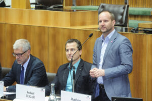Matthias Strolz sprach als Neos-Abgeordneter 2015 vor dem Schülerparlament. Foto: Johannes Zinner