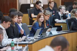 Beim ÖSIP kommen Schülervertreter aus allen Teilen Österreichs zusammen und debattieren über bildungspolitische Themen. Foto: Parlamentsdirektion/Arman Rastegar