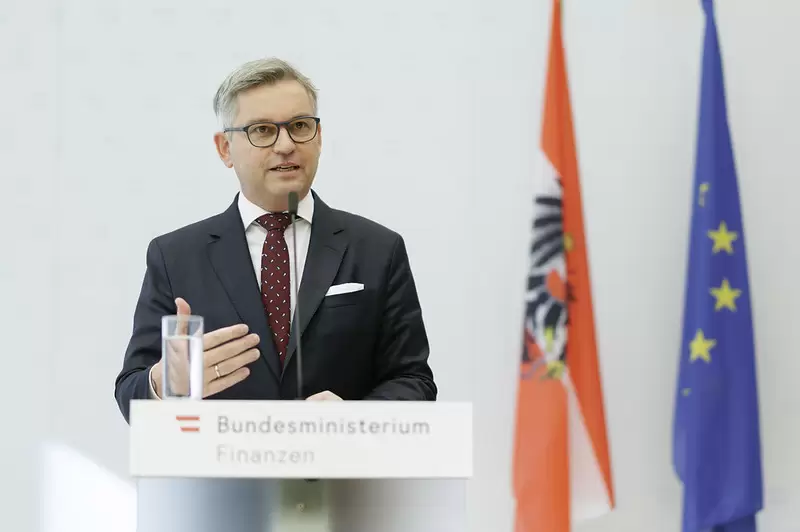 Finanzminister Magnus Brunner will das Budget nach den Milliarden-Hilfen wieder auf den Pfad des Schuldenabbaus und Rückgang des Defizits führen. Foto: BKA/Andy Wenzel