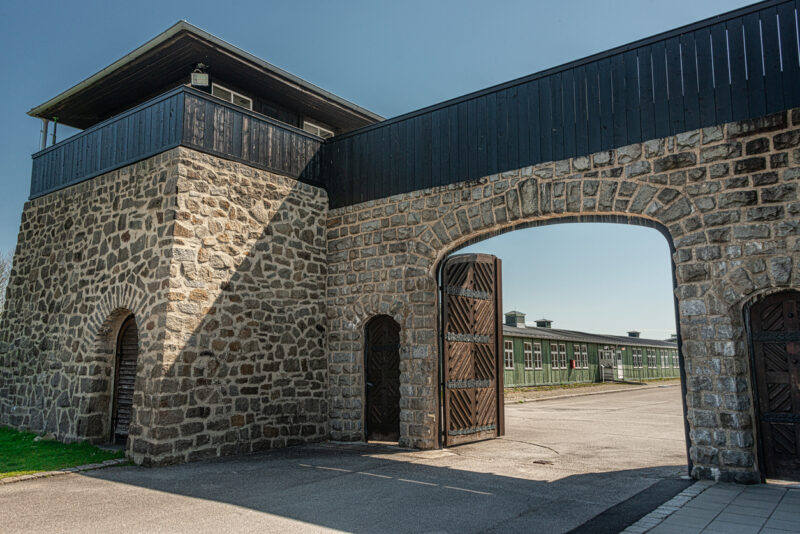 Am 5. Mai 1945 wurde das KZ Mauthausen befreit. Das schulische Angebot zur Erinnerungskultur wird um weitere 1,5 Millionen Euro ausgebaut, so Polaschek. Foto: istock/FotoGablitz