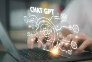 Chancen aber auch Risiken stecken in der KI Anwendungen wie ChatGPT. Staatssekretär Florian Tursky fordert eine Kennzeichnungspflicht. Foto: istock/Userba011d64_201