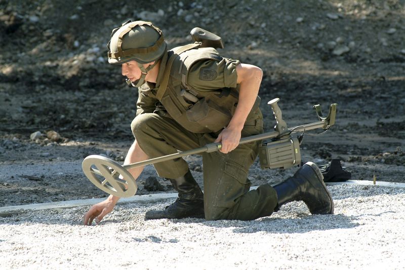 Pioniere des Bundesheeres sind ausgebildet in Minensuche. Österreich unterstützt die Ukraine in der Minenräumung finanziell, entsendet aber keine Soldaten in das Kriegsgebiet. In der Ukraine ist die dreifache Fläche Österreichs von russischen Truppen vermint. Foto: Bundesheer