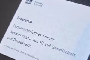 Am Montag fand das Parlamentarische Forum: AUswirkungen vo KI auf Gesellschaft und Demokratie statt. Diskutiert wurde über die verschiedenen Aspekte der Anwendungen von Künstlicher Intelligenz. Künftig soll es regelmäßige Veranstaltungen dieser Art im Parlament geben. Foto: Parlamentsdirektion/Thomas Topf