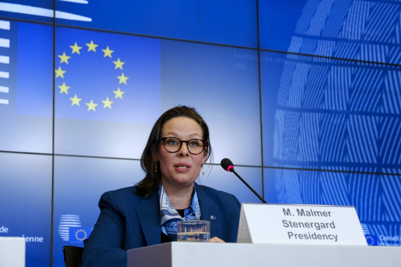Die EU-Innenminister erzielten bei der formellen Ratstagung in Luxemburg einen Durchbruch: Einigung über raschere und effektivere Asylverfahren und vereinfachte Zulassung von Arbeitsmigration. Die Ratsvorsitzende, Schwedens Migrationsministerin Maria Malmer Stenegard gab Donnerstag abends die Einigung und Einzelheiten bekannt. Foto: Europäischer Rat