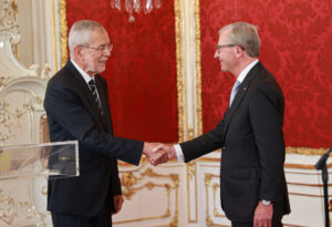 Salzburgs Landeshauptmann Wilfried Haslauer wurde heute in der Wiener Hofburg von Bundespräsident Alexander Van der Bellen feierlich angelobt. Es ist die dritte Angelobung für Haslauer. Foto: Land Salzburg / Franz Neumayr