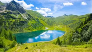 Mit der Bodenstrategie soll künftig die Bodenversiegelung in Österreich geregelt werden. Fertiggestellt wird sie nach dem Sommer, nachdem man sich noch einmal in einer Arbeitsgruppe berät. Foto: iStock / NatureNow