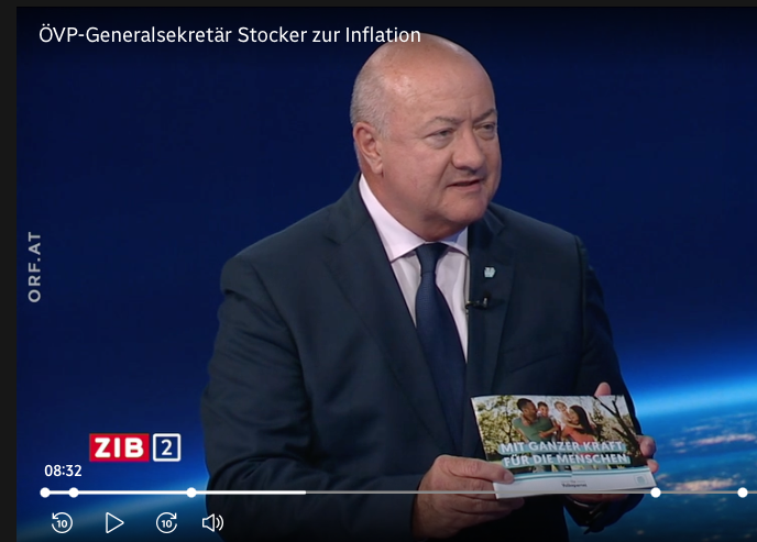 "Karl Nehammer wird Bundeskanzler bleiben", sagte ÖVP-Abgeordneter und Generalsekretär Christian Stocker am Donnerstag abends im ZiB2-Interview mit Martin Thür (ORF). Und Stocker präsentierte die aktuelle Info-Broschüre, die auf 40 Seiten die Maßnahmen und Hilfen zur Bewältigung der Krisen darstellt. Foto: Screenshot ORF