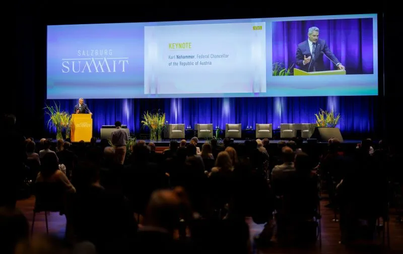 Für eine offensive und innovative Wirtschaft Europas sprach sich Bundeskanzler Karl Nehammer beim Salzburg Summit aus. Foto: Bka/Andy Wenzel