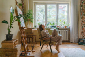 Die Haushaltgrößen gehen zurück und die Zahl der Ein-Personen-Haushalte nimmt zu. Das ergab die Volkszählung 2021. Foto: istock/Oleh_Slobodeniuk