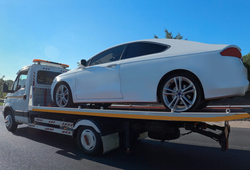 Wer nun durchs Dorf rast oder auf der Landstraße viel zu schnell unterwegs ist, dem droht die sofortige Abnahme des Auto. Foto: istock/sefa ozel